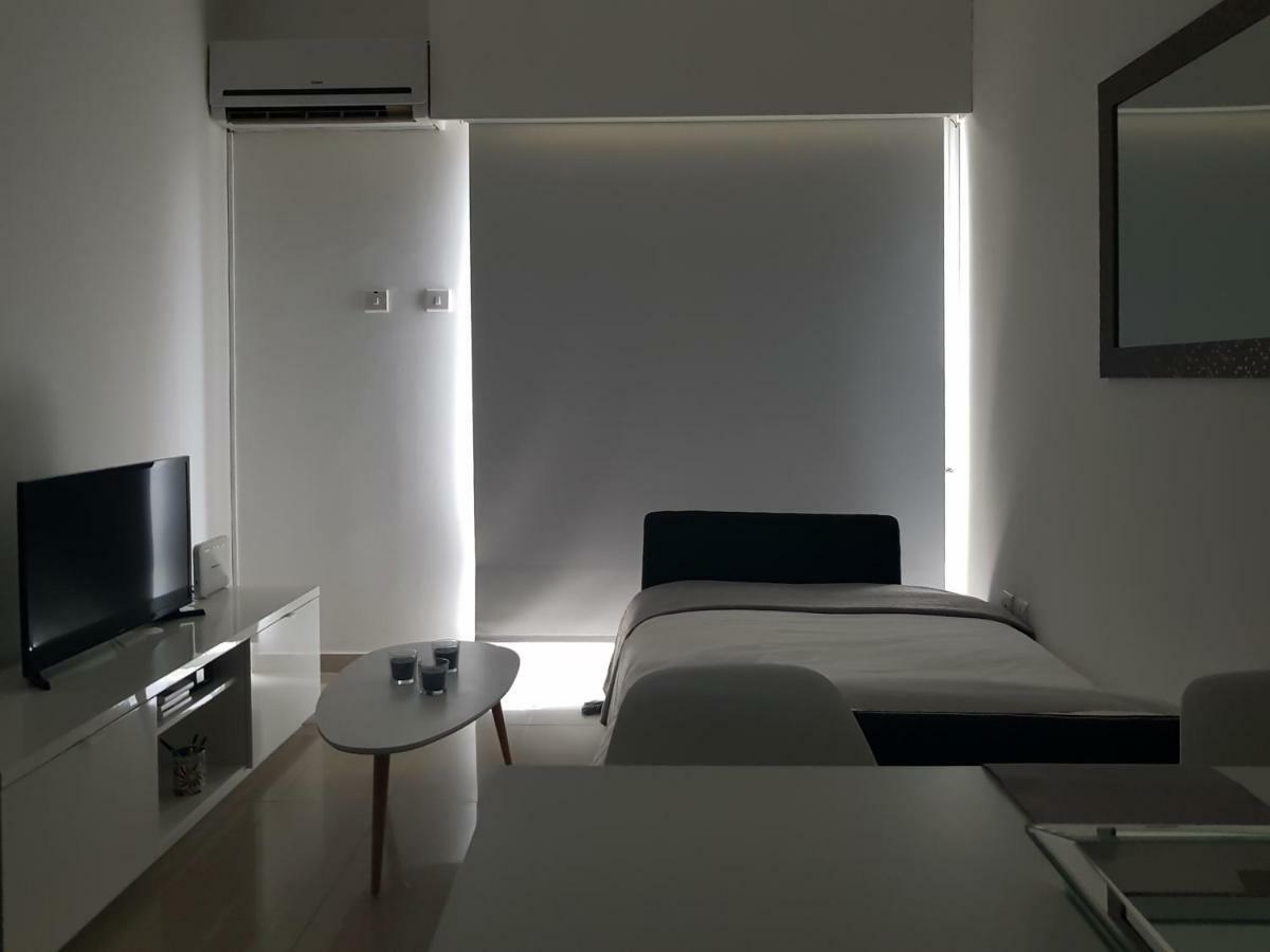City Pearl - Modern 2 Bed Sea View Apt In City Centre Limassol Exterior photo